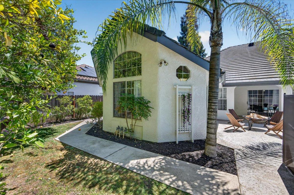 1306 E Valley Forge Dr, Fresno, CA 93720