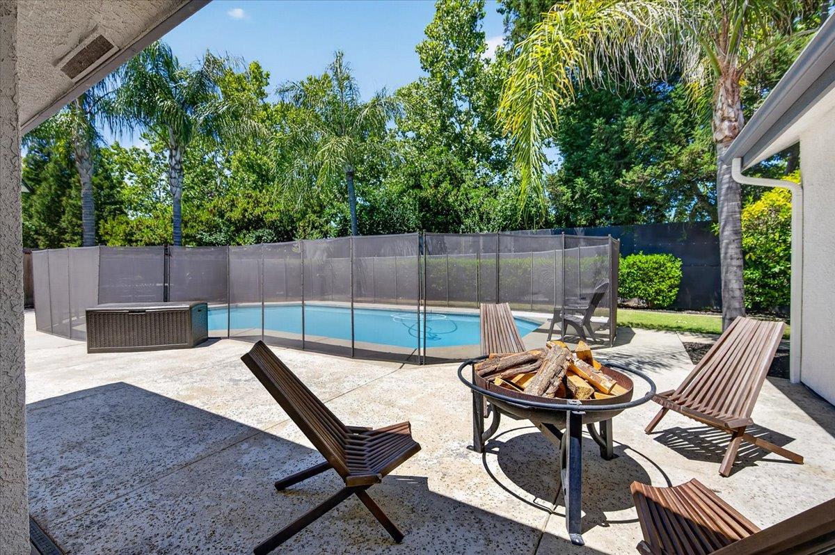 1306 E Valley Forge Dr, Fresno, CA 93720