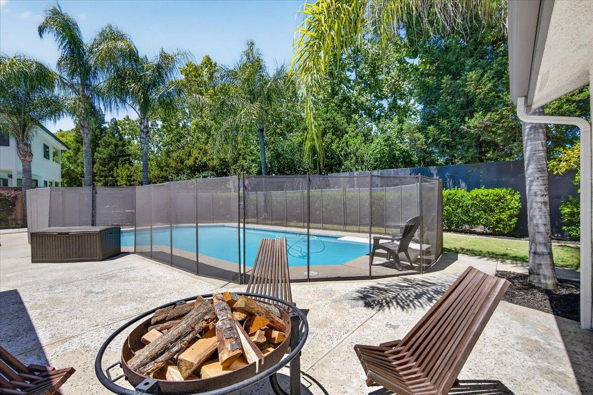 1306 E Valley Forge Dr, Fresno, CA 93720
