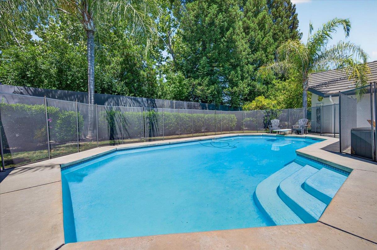 1306 E Valley Forge Dr, Fresno, CA 93720