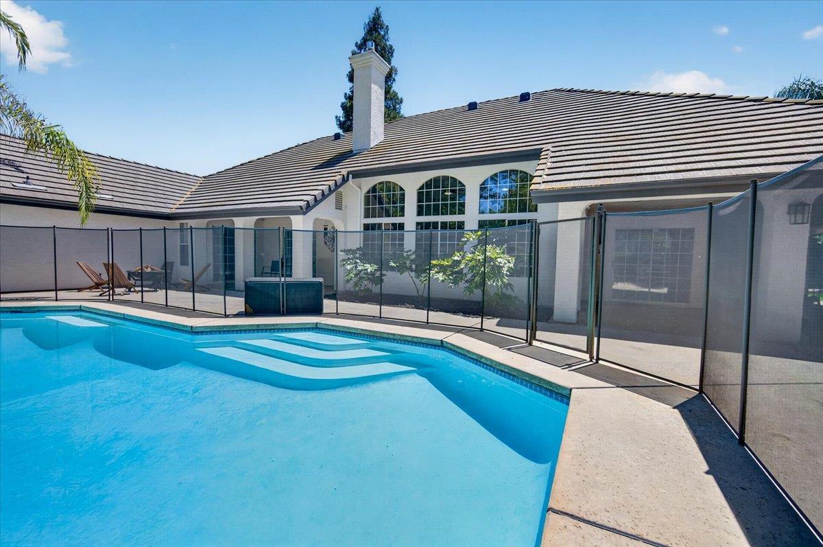 1306 E Valley Forge Dr, Fresno, CA 93720