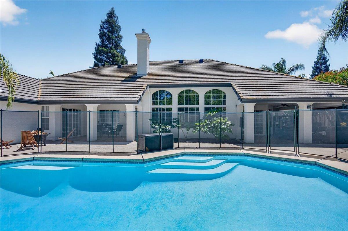 1306 E Valley Forge Dr, Fresno, CA 93720