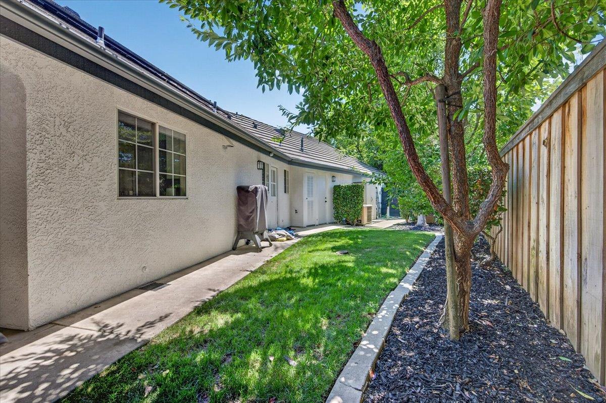 1306 E Valley Forge Dr, Fresno, CA 93720