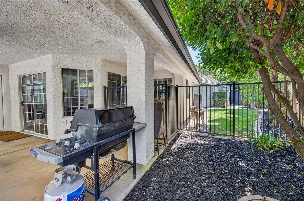 1306 E Valley Forge Dr, Fresno, CA 93720