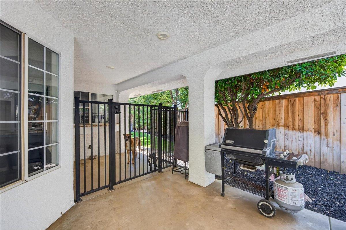 1306 E Valley Forge Dr, Fresno, CA 93720