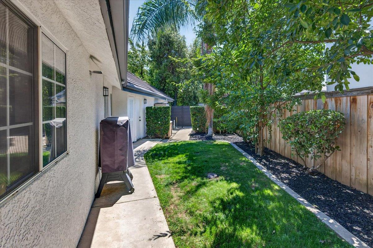 1306 E Valley Forge Dr, Fresno, CA 93720