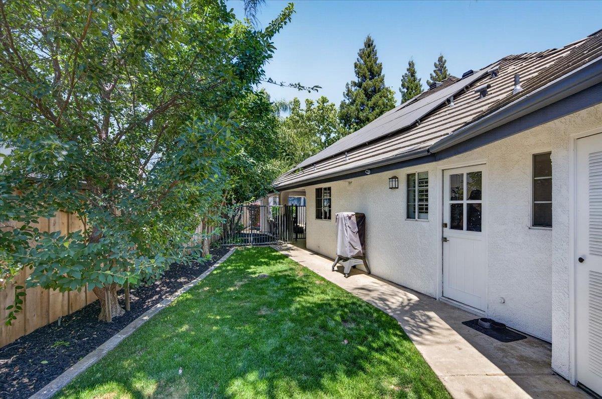 1306 E Valley Forge Dr, Fresno, CA 93720