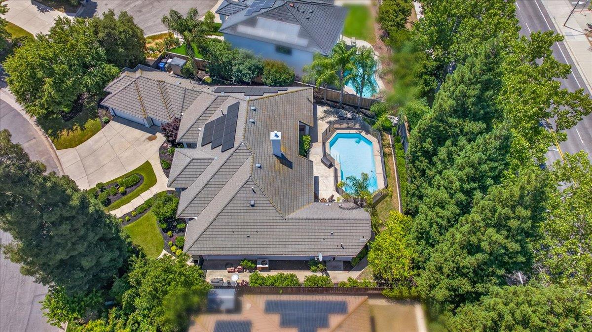 1306 E Valley Forge Dr, Fresno, CA 93720