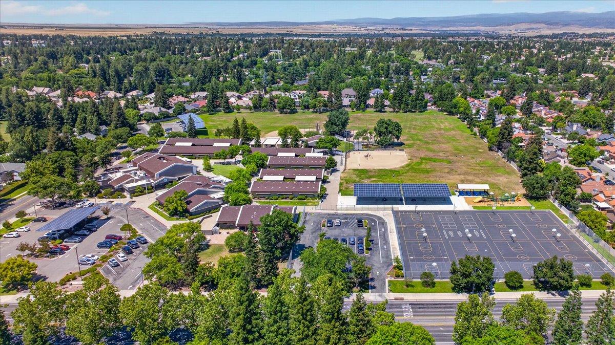 1306 E Valley Forge Dr, Fresno, CA 93720