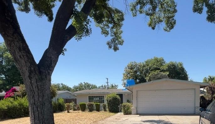 1152 E Drummond Ave, Fresno, CA 93706