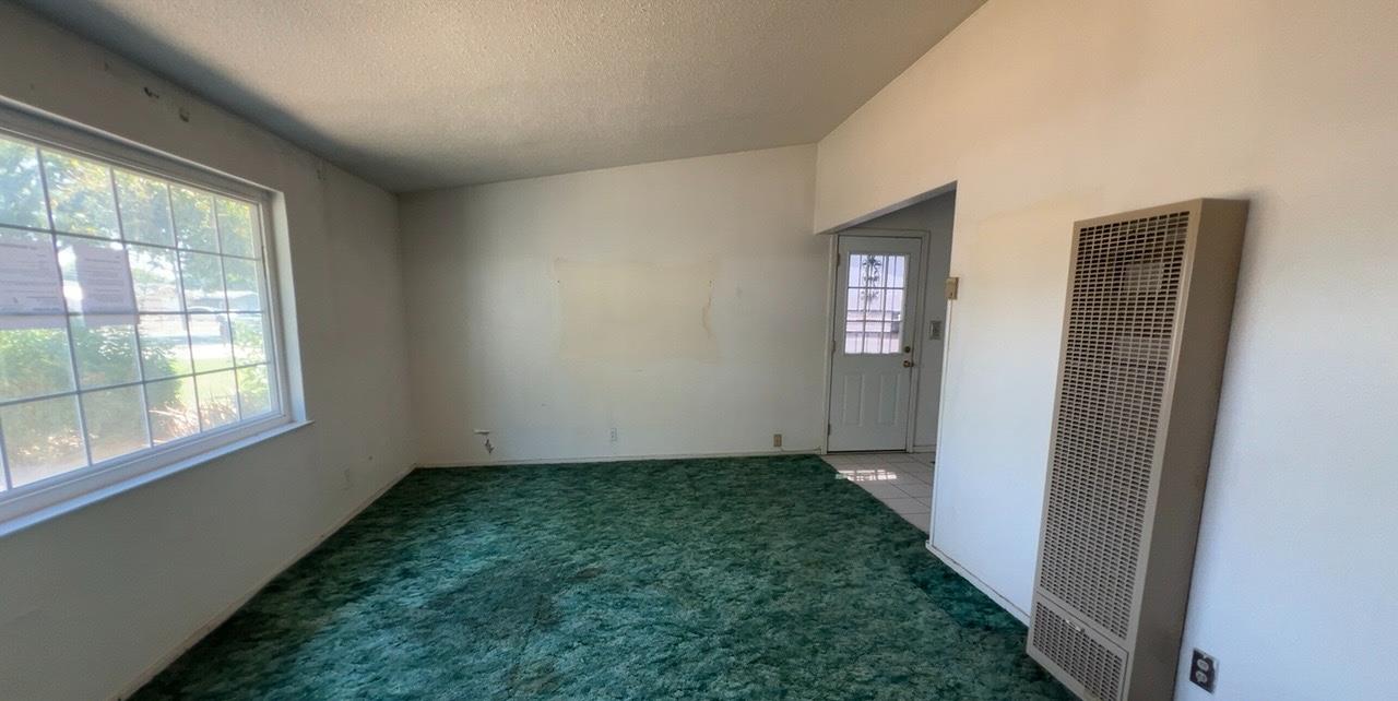 1152 E Drummond Ave, Fresno, CA 93706