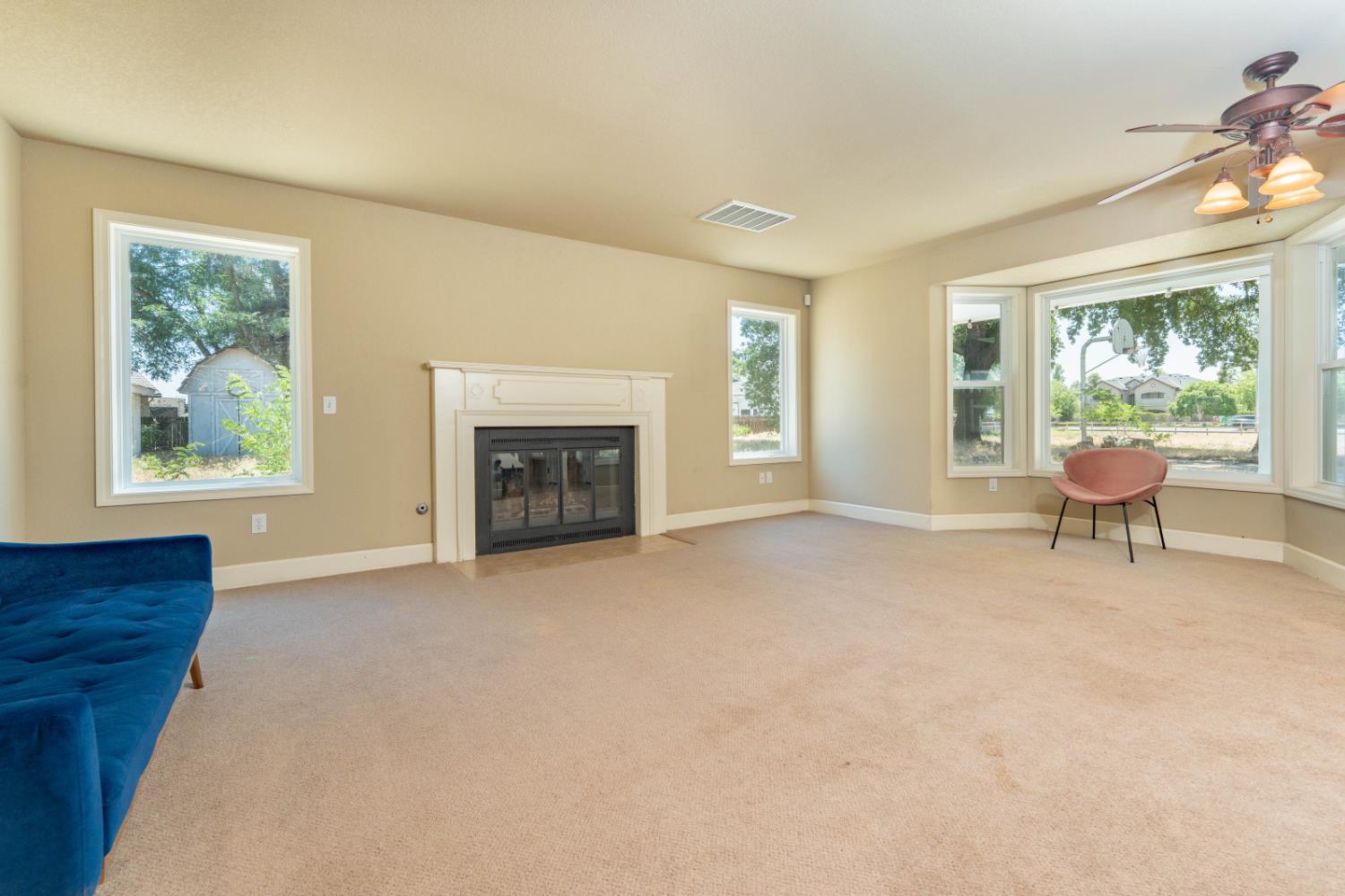 1150 E Hanford Armona Rd, Lemoore, CA 93245