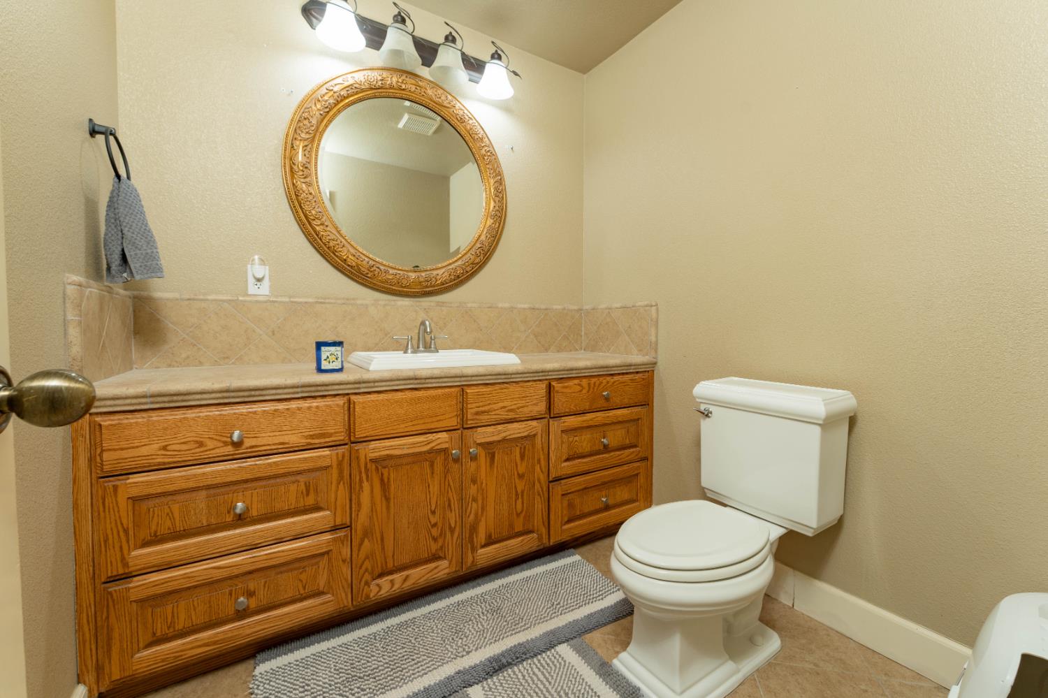 1150 E Hanford Armona Rd, Lemoore, CA 93245