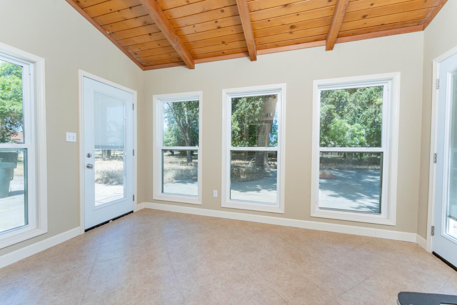 1150 E Hanford Armona Rd, Lemoore, CA 93245