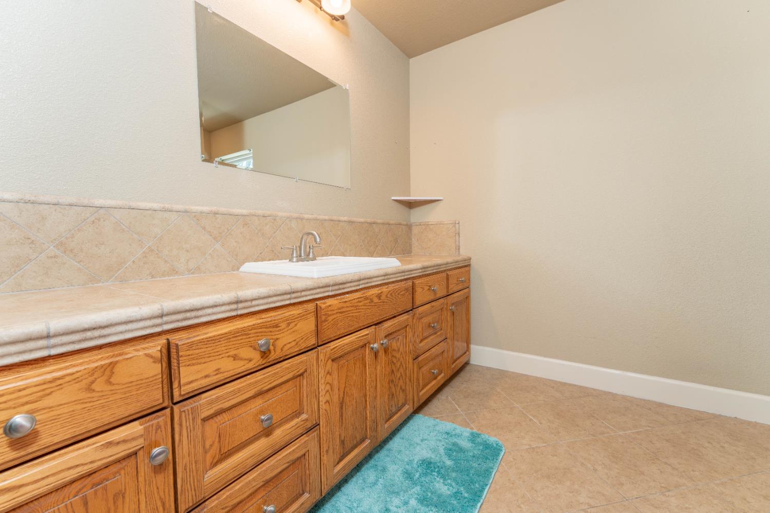 1150 E Hanford Armona Rd, Lemoore, CA 93245