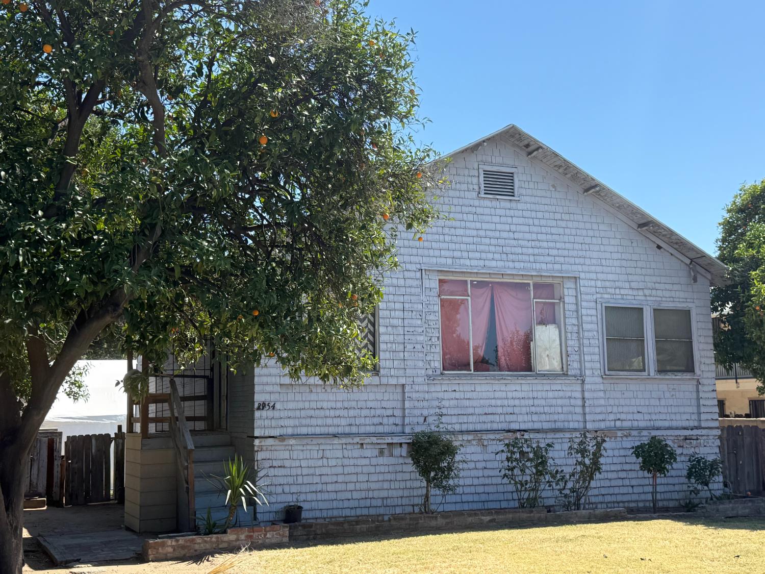 2954 E Illinois Ave, Fresno, CA 93701