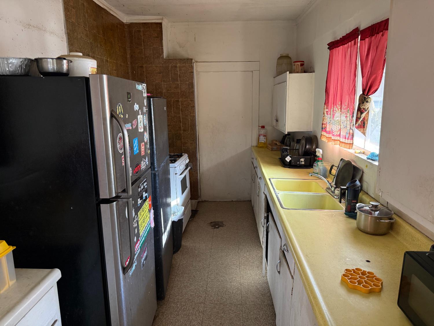 2954 E Illinois Ave, Fresno, CA 93701