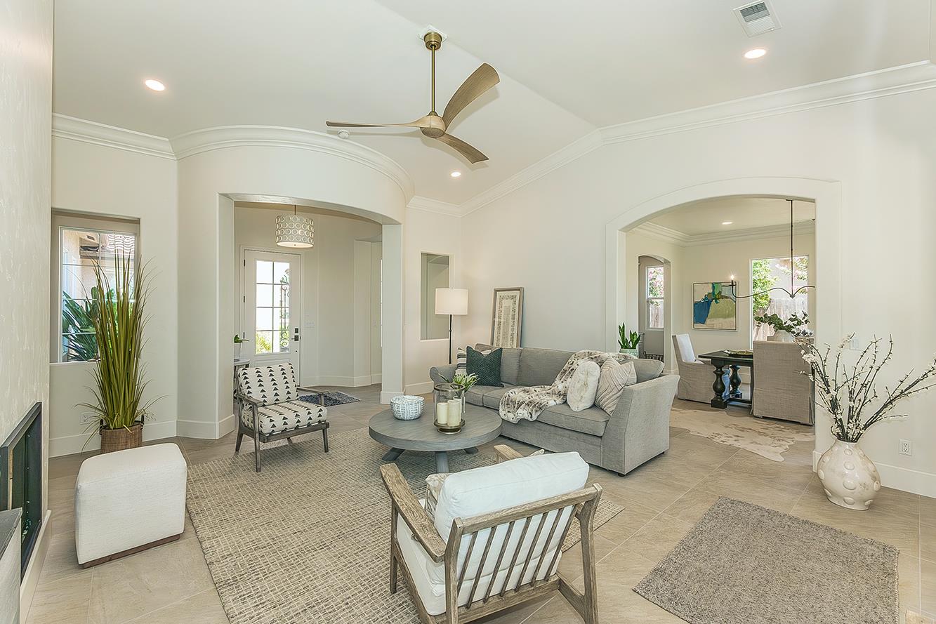 272 Omaha Ave, Clovis, CA 93619