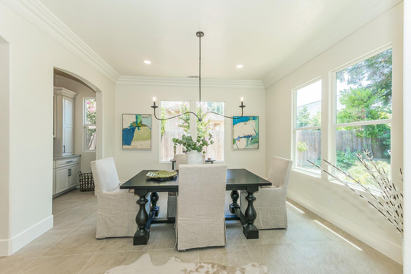 272 Omaha Ave, Clovis, CA 93619