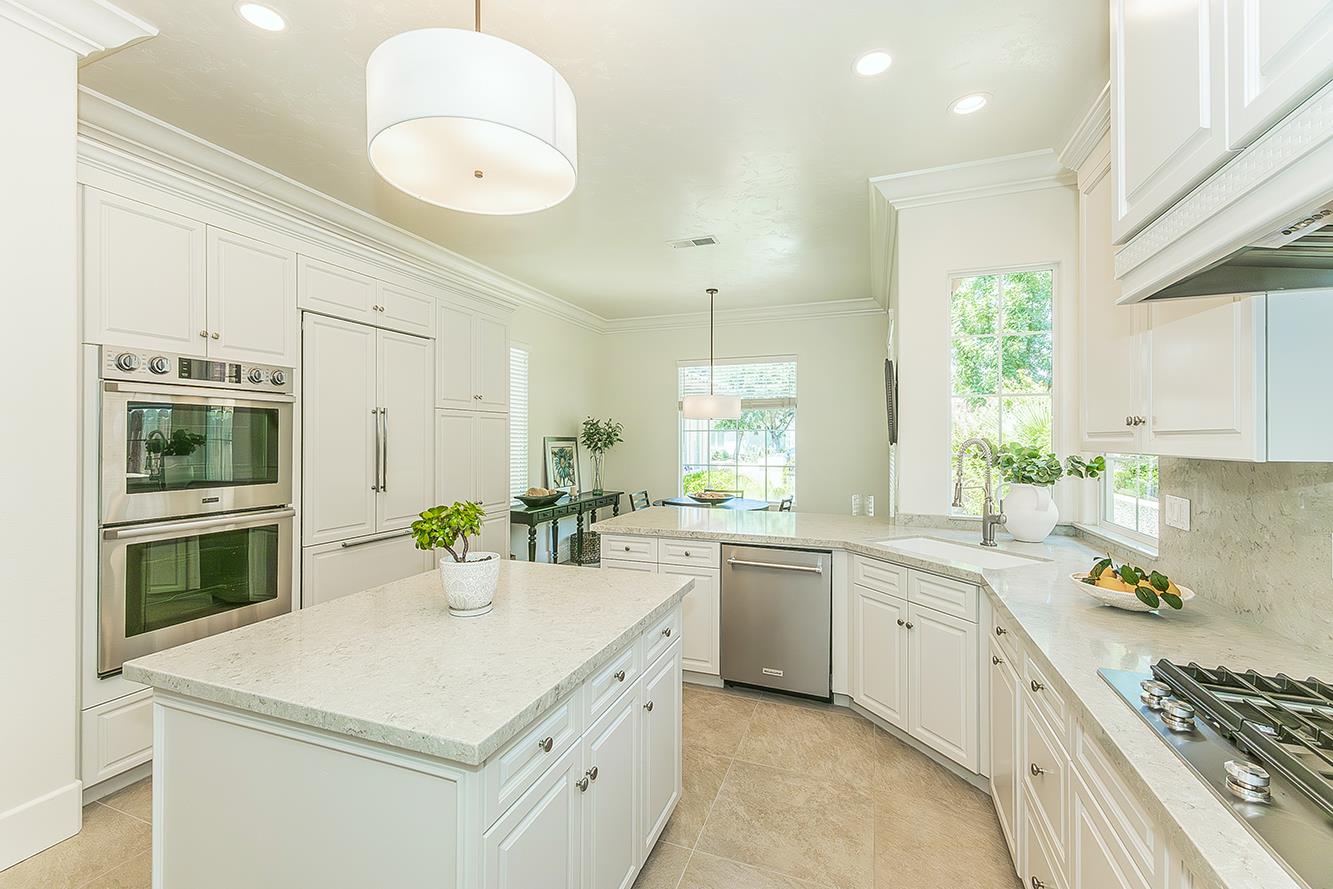 272 Omaha Ave, Clovis, CA 93619