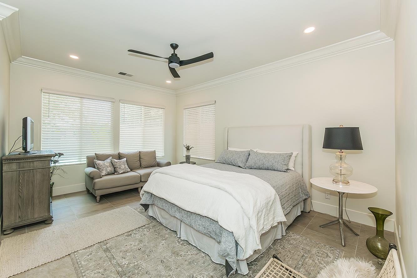 272 Omaha Ave, Clovis, CA 93619