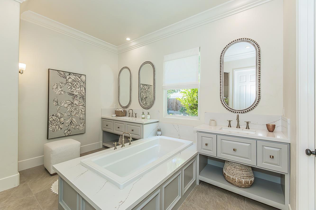 272 Omaha Ave, Clovis, CA 93619