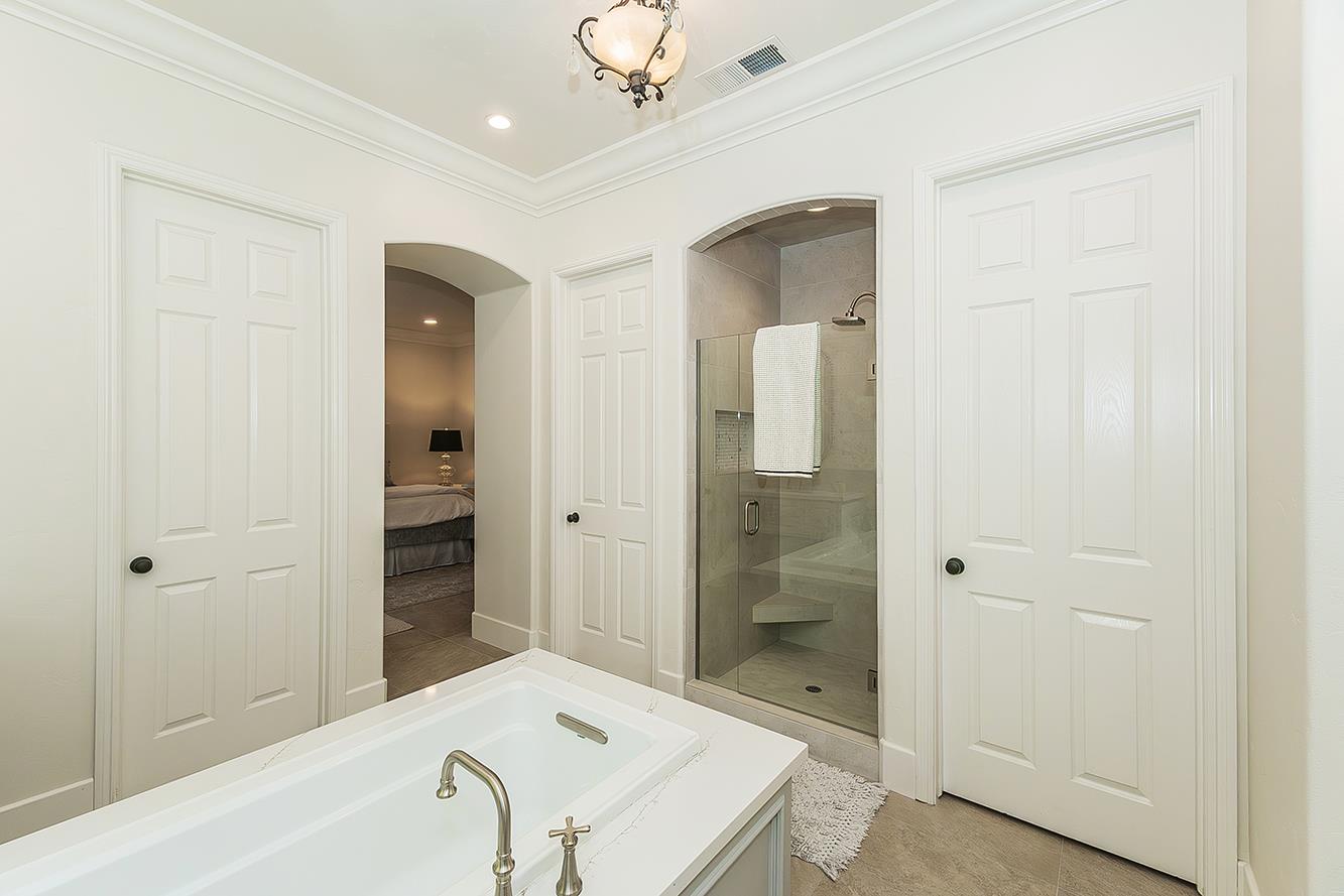 272 Omaha Ave, Clovis, CA 93619
