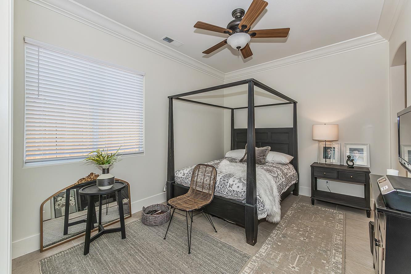 272 Omaha Ave, Clovis, CA 93619