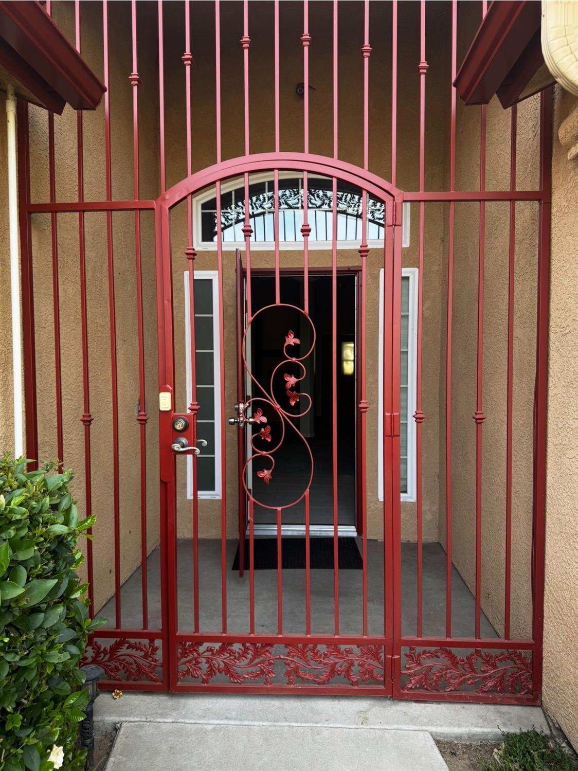 876 Royal Dr, Madera, CA 93637