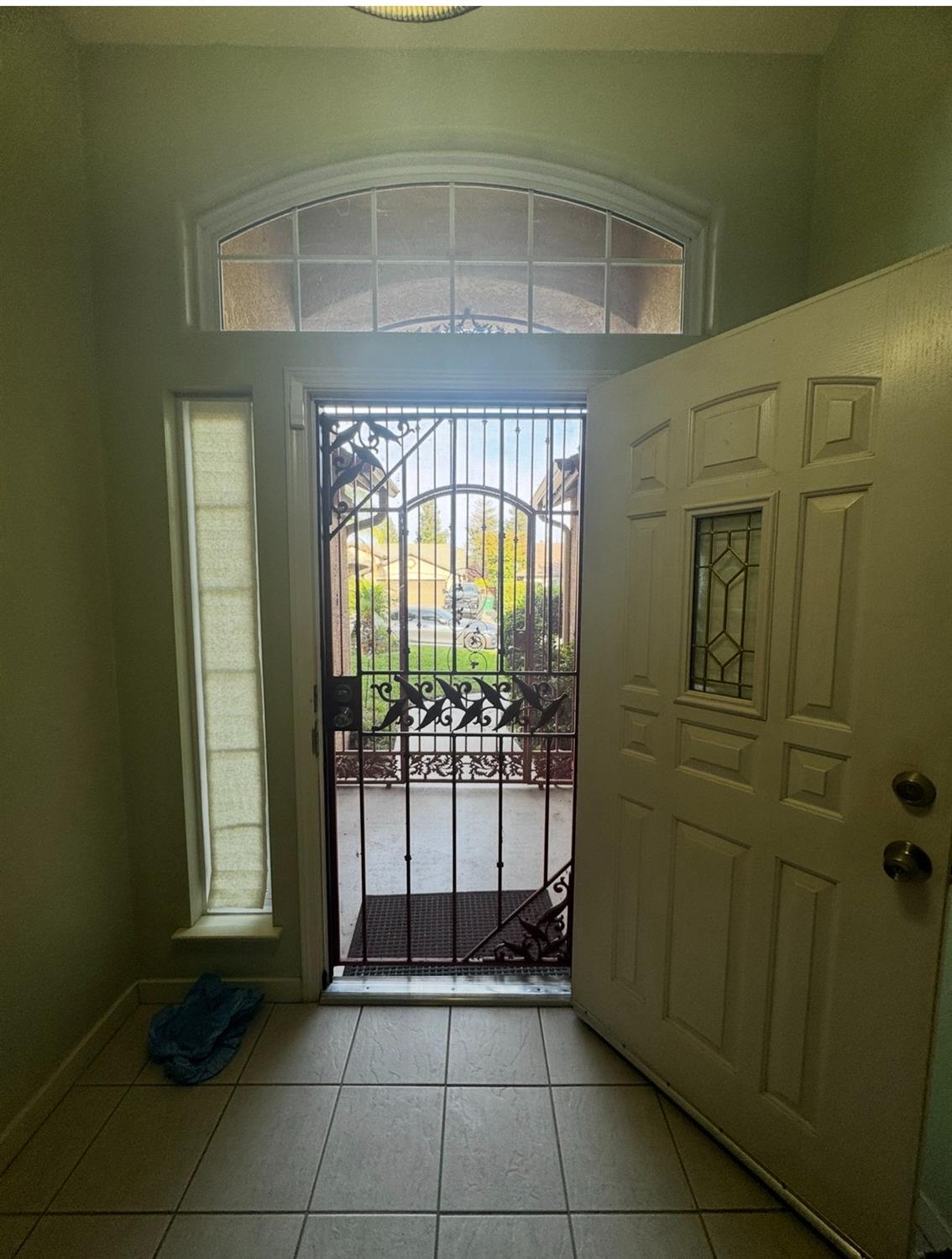 876 Royal Dr, Madera, CA 93637