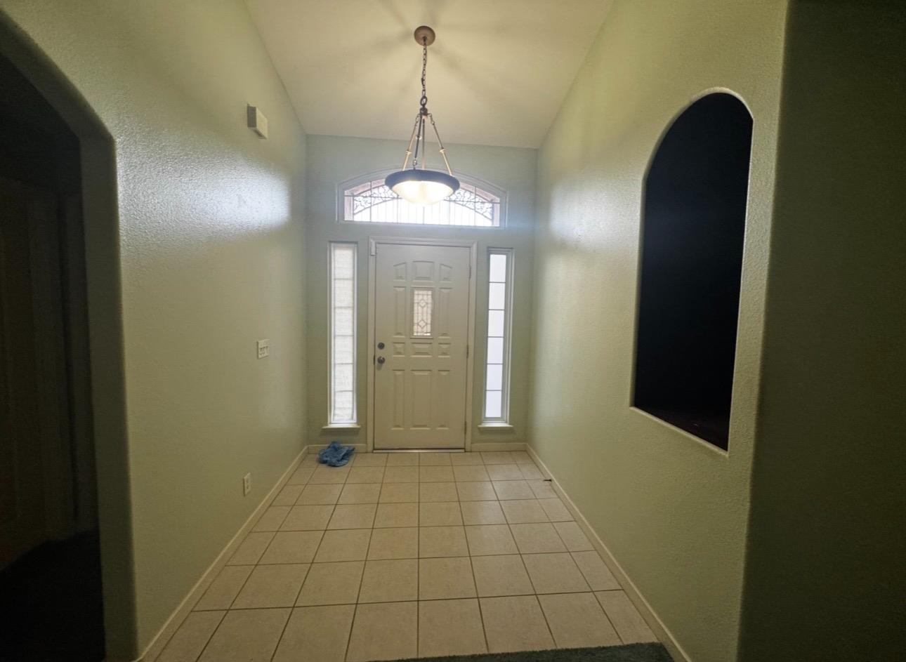 876 Royal Dr, Madera, CA 93637