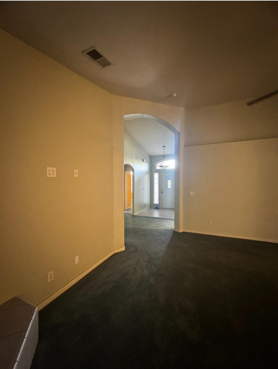 876 Royal Dr, Madera, CA 93637