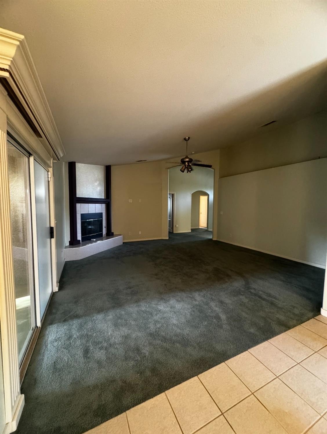 876 Royal Dr, Madera, CA 93637
