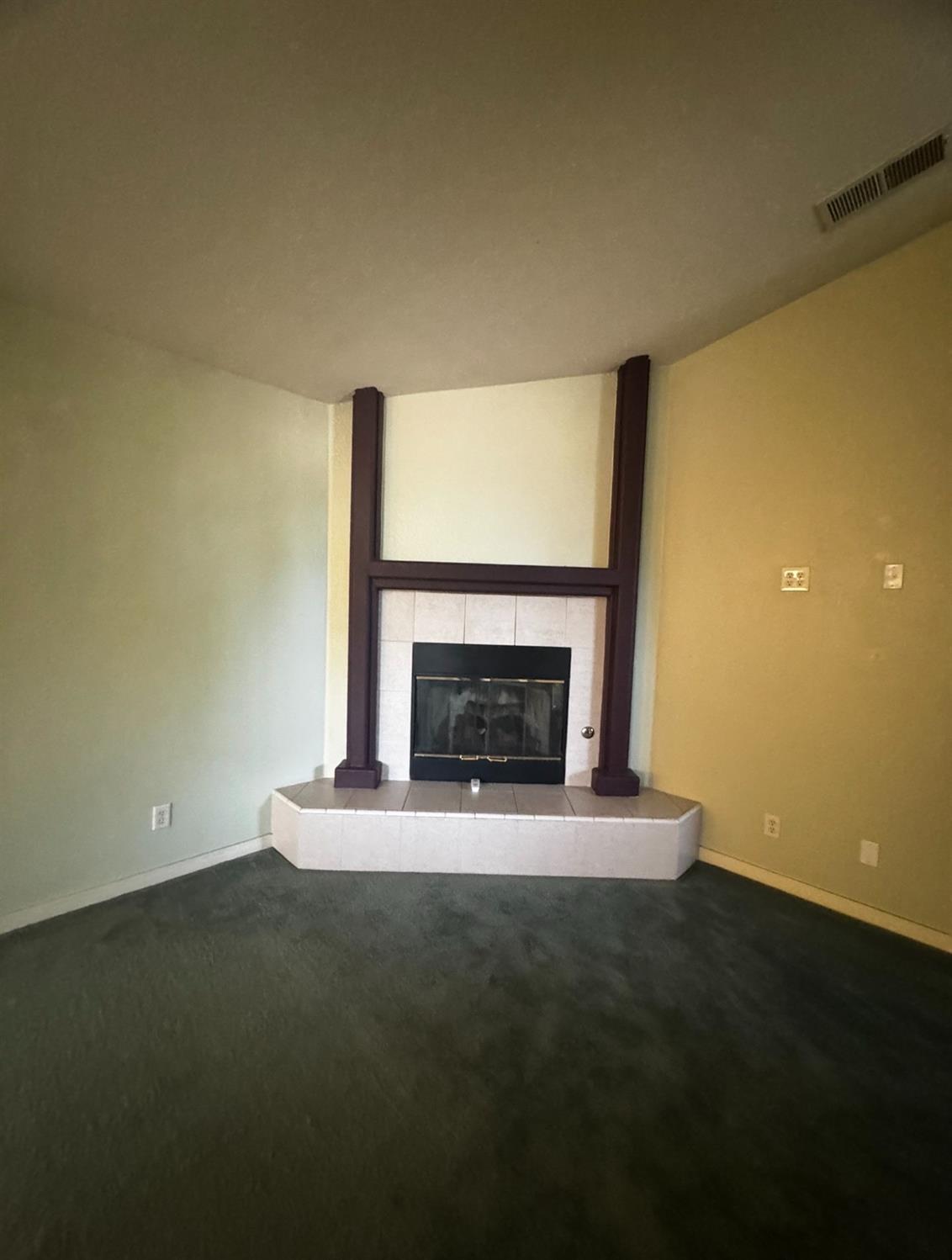 876 Royal Dr, Madera, CA 93637