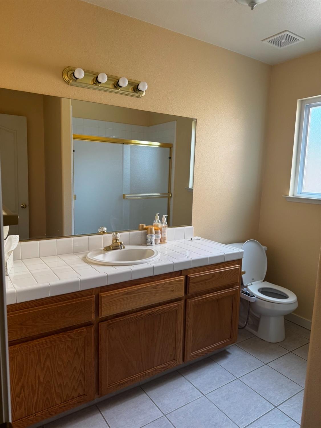 876 Royal Dr, Madera, CA 93637