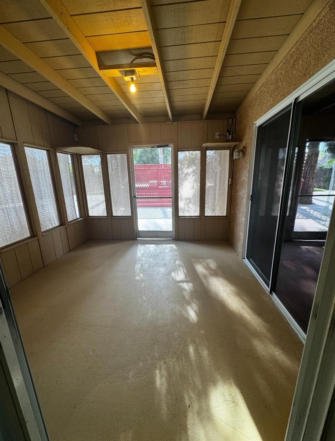 876 Royal Dr, Madera, CA 93637