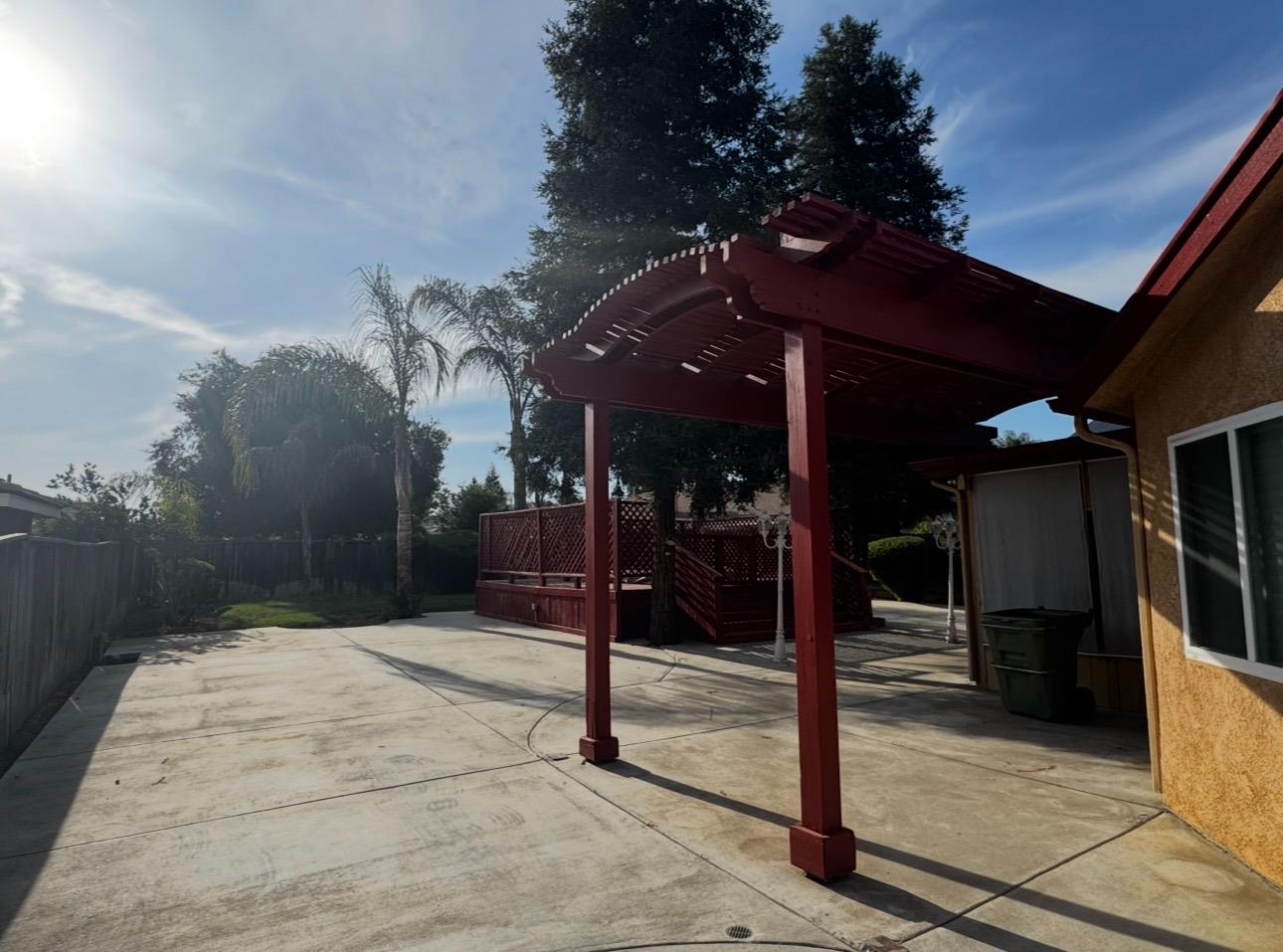 876 Royal Dr, Madera, CA 93637