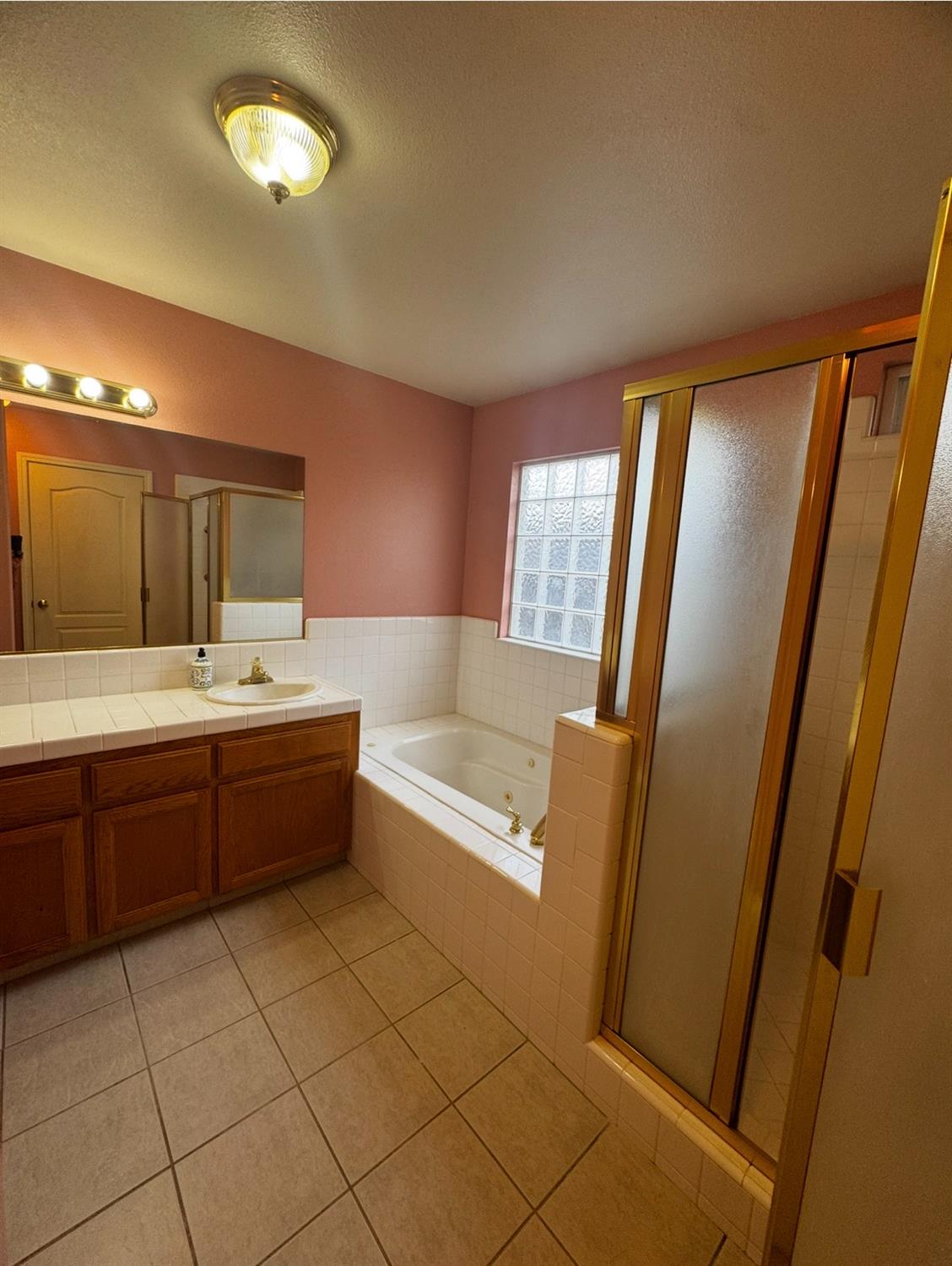 876 Royal Dr, Madera, CA 93637
