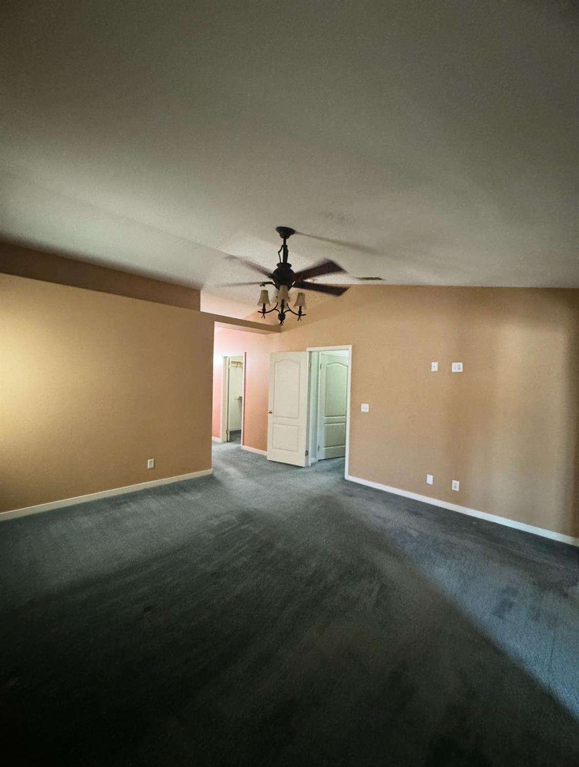876 Royal Dr, Madera, CA 93637