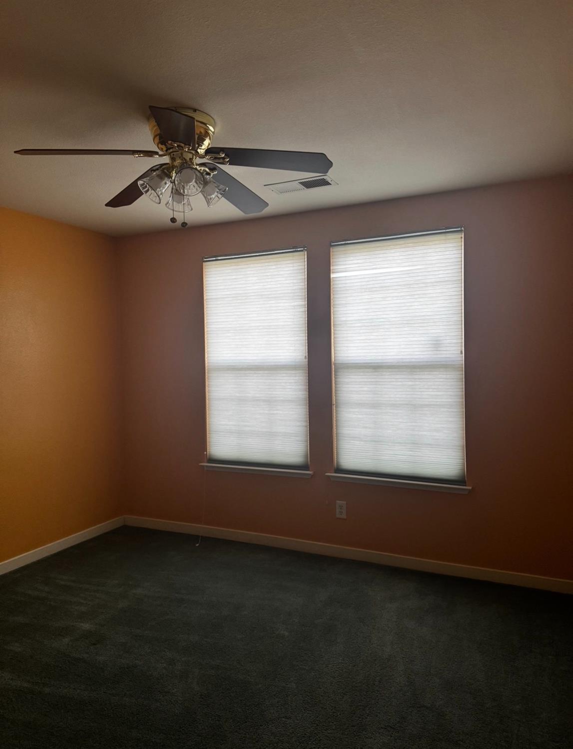 876 Royal Dr, Madera, CA 93637