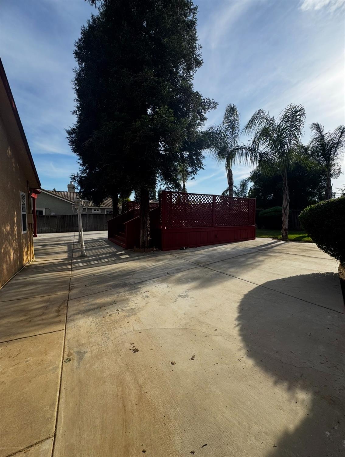 876 Royal Dr, Madera, CA 93637