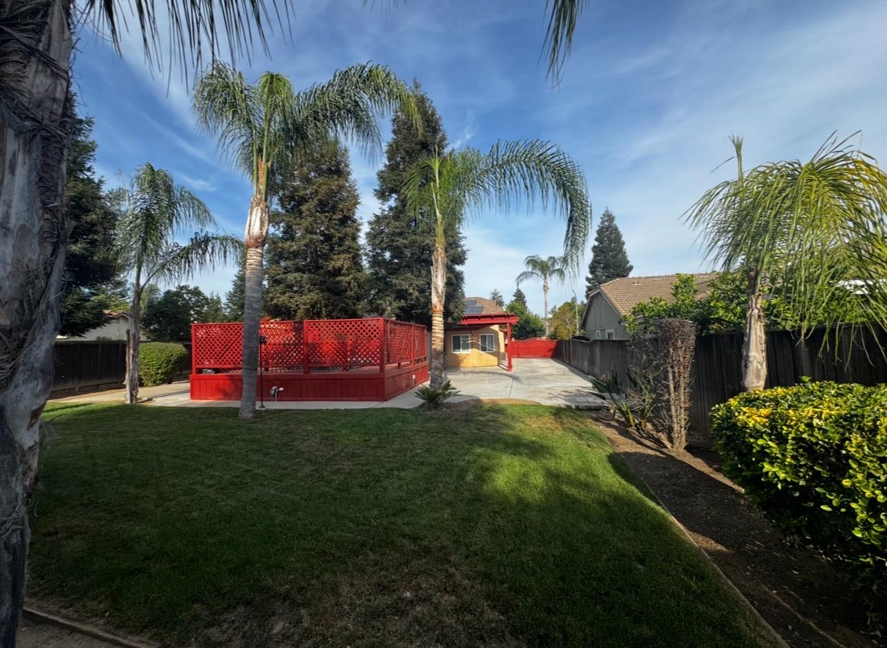 876 Royal Dr, Madera, CA 93637