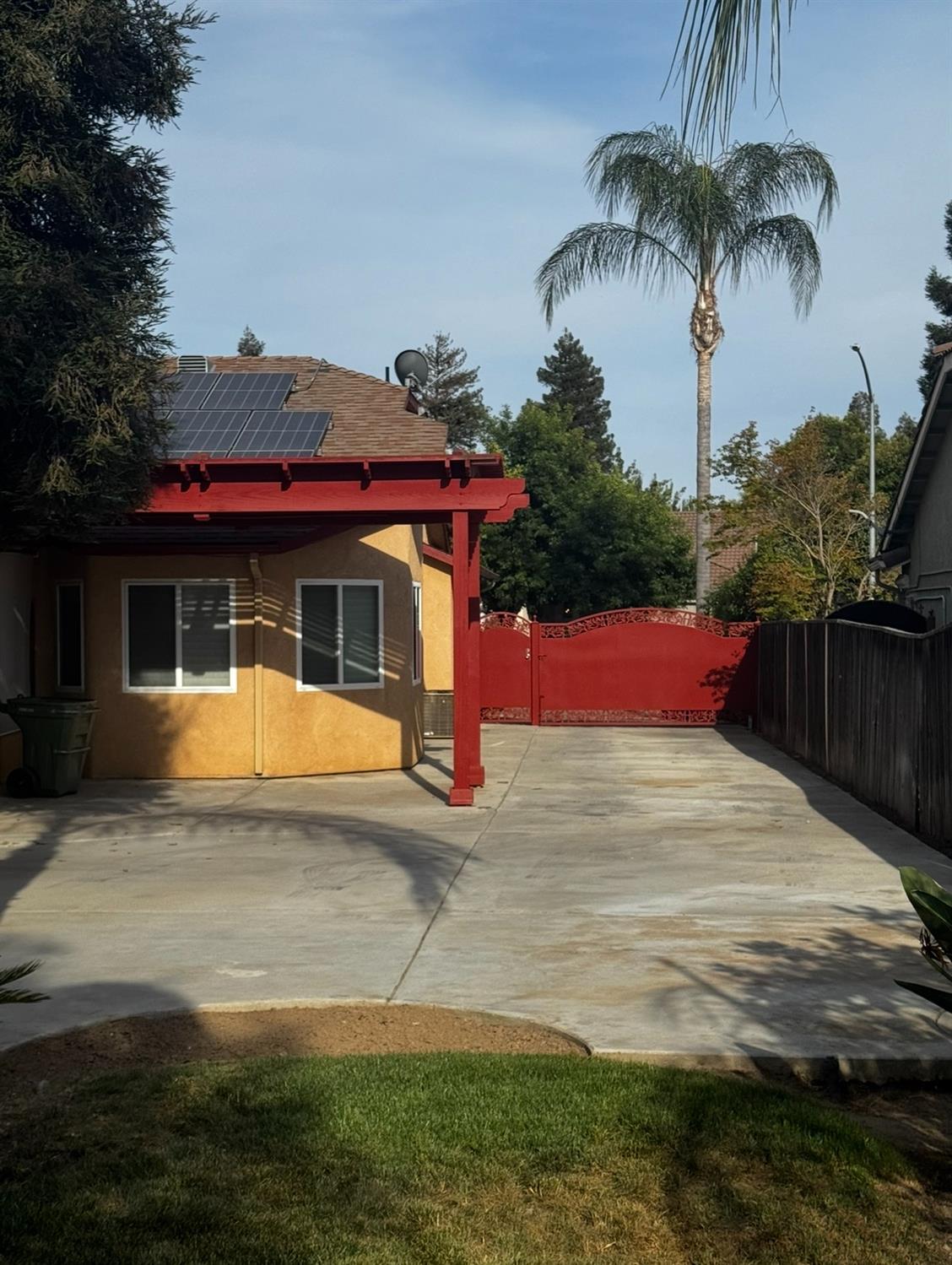 876 Royal Dr, Madera, CA 93637
