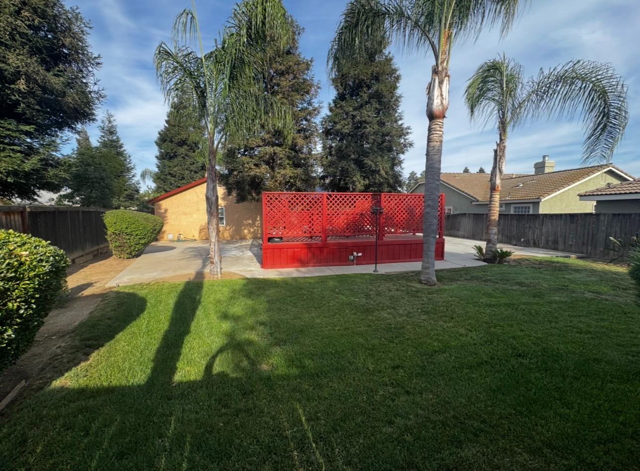 876 Royal Dr, Madera, CA 93637