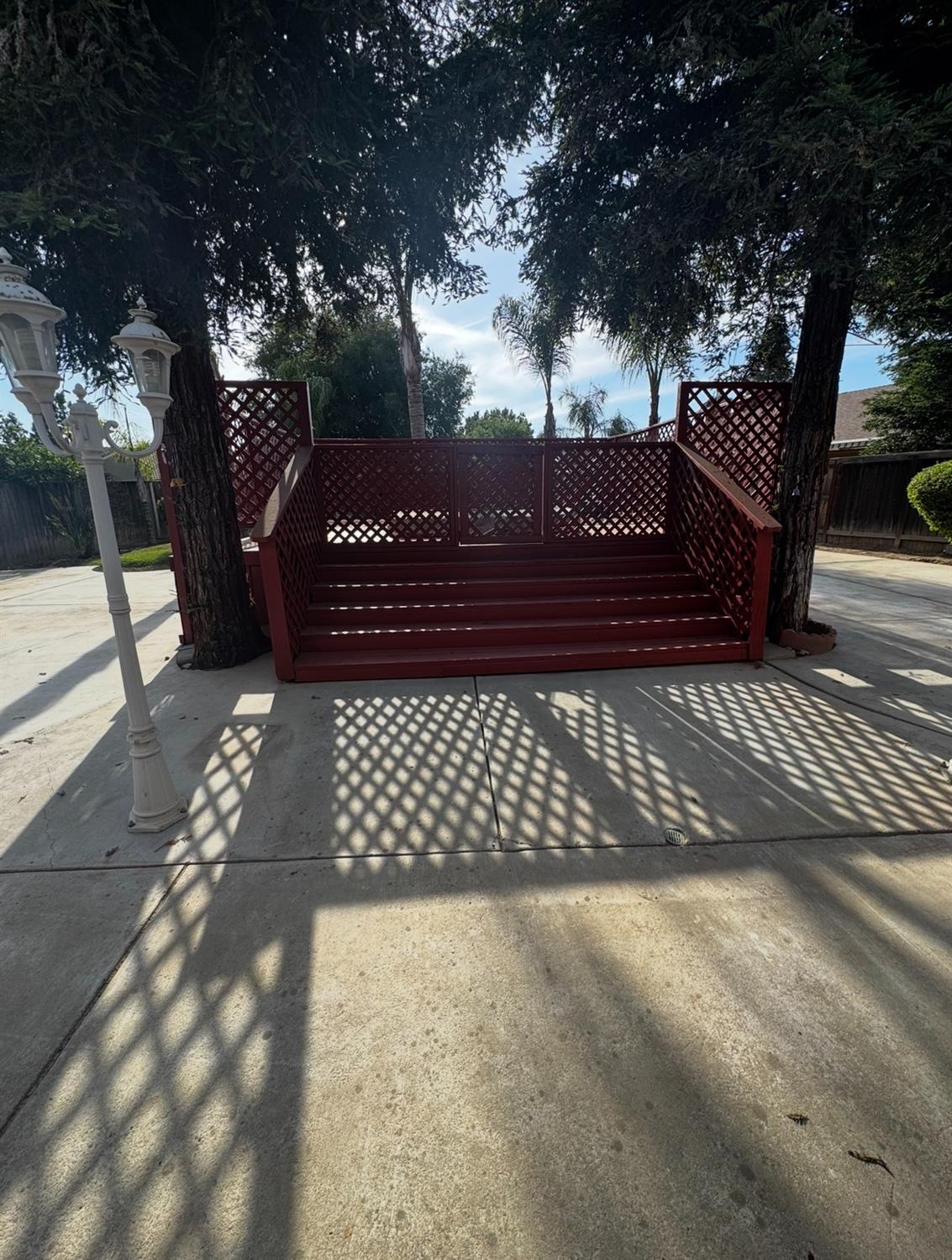 876 Royal Dr, Madera, CA 93637