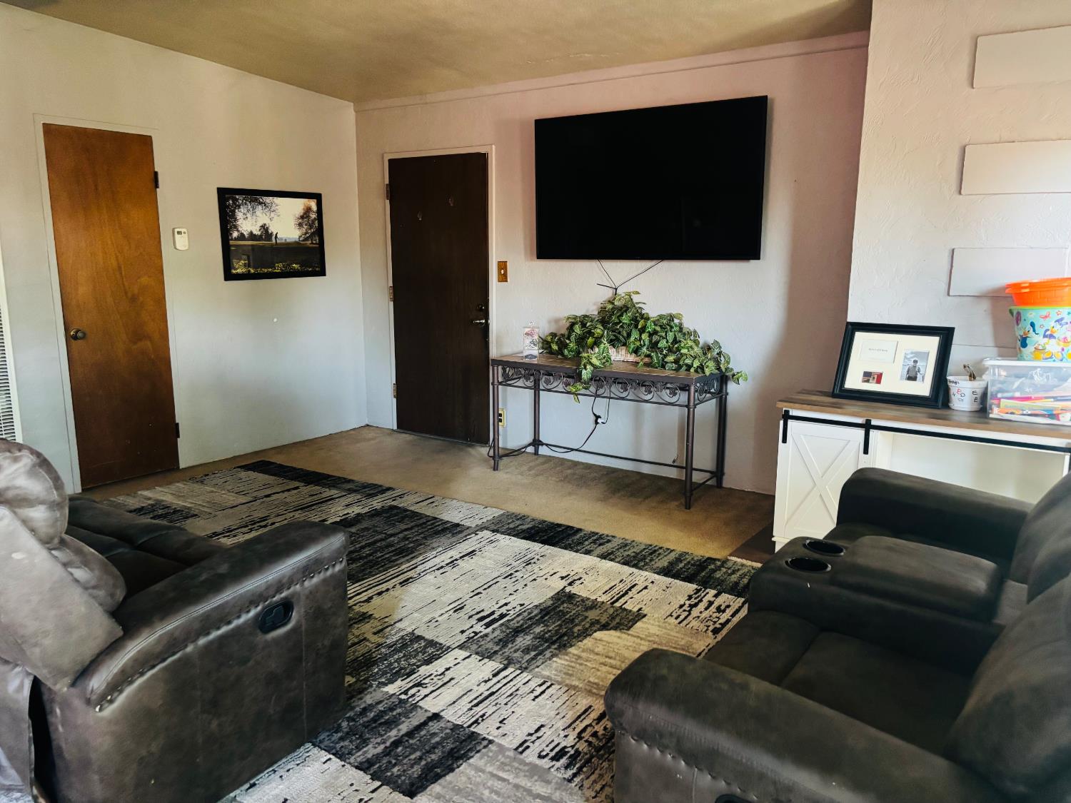 1153 N Pecan Ave, Reedley, CA 93654