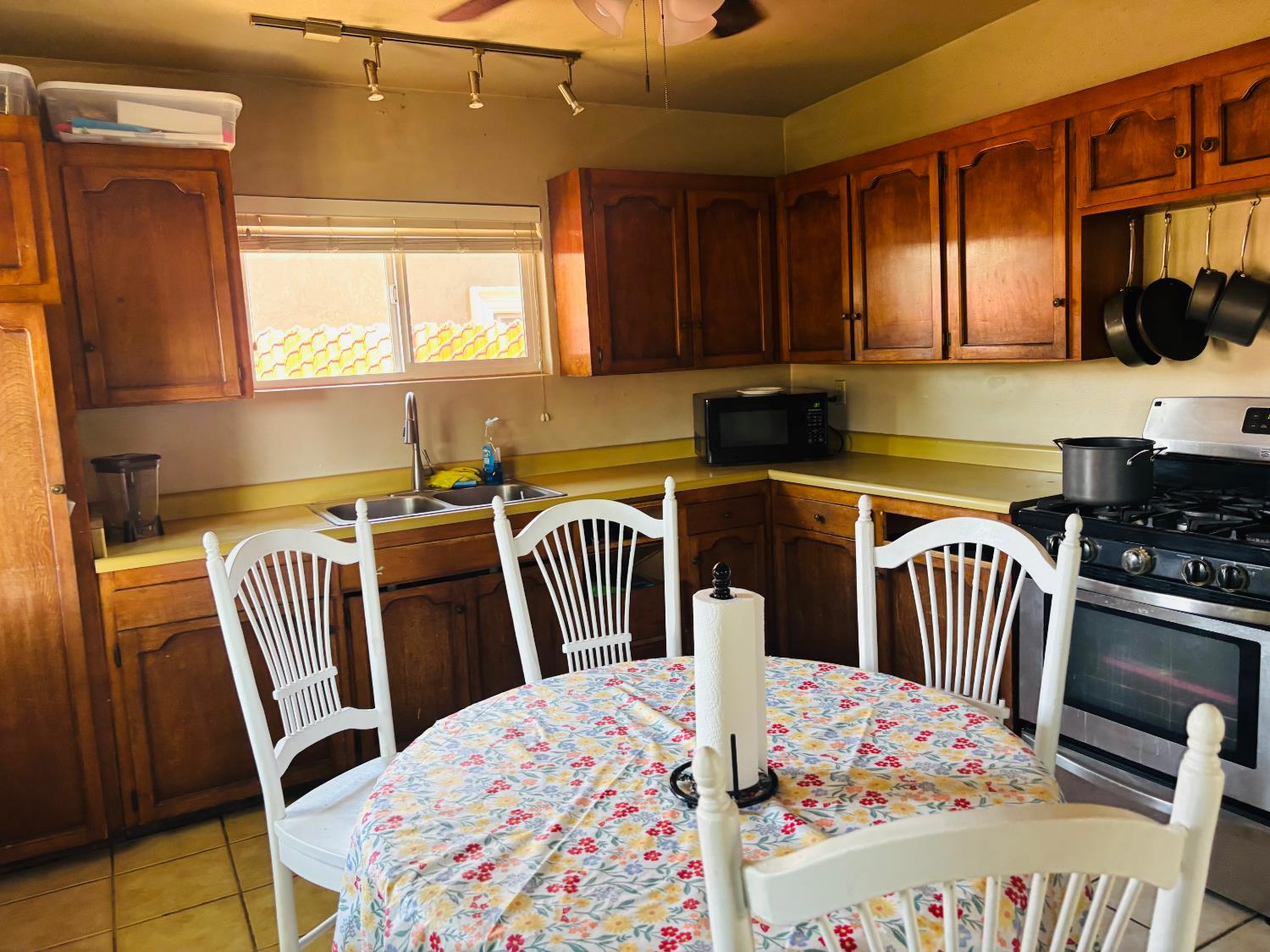 1153 N Pecan Ave, Reedley, CA 93654