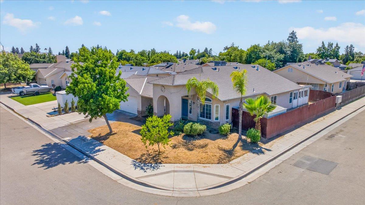 2437 N Tracy Ave, Fresno, CA 93722