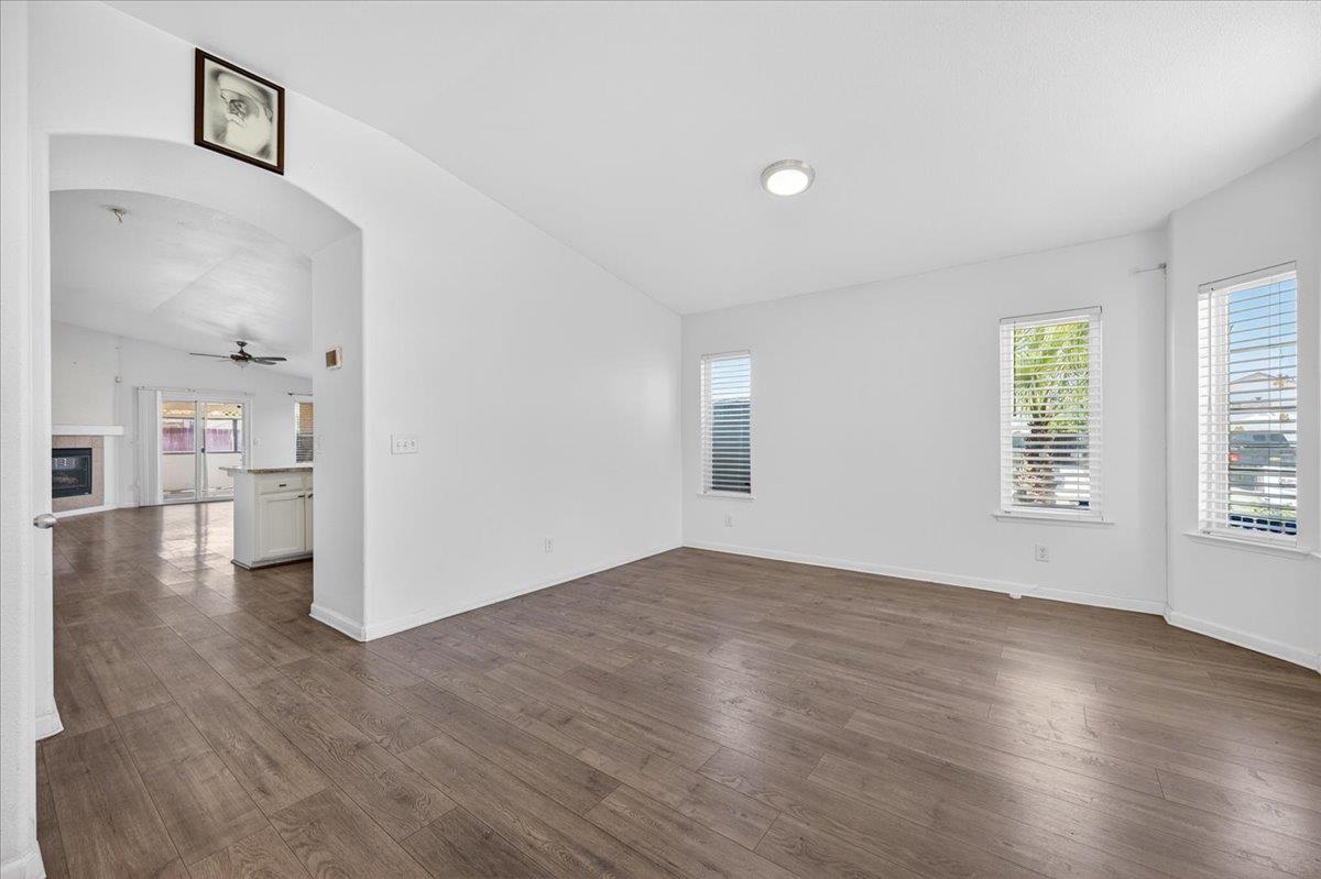 2437 N Tracy Ave, Fresno, CA 93722