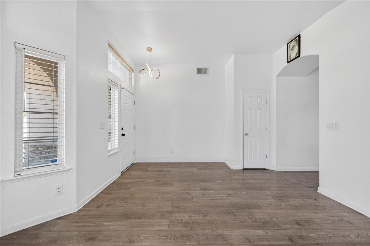 2437 N Tracy Ave, Fresno, CA 93722